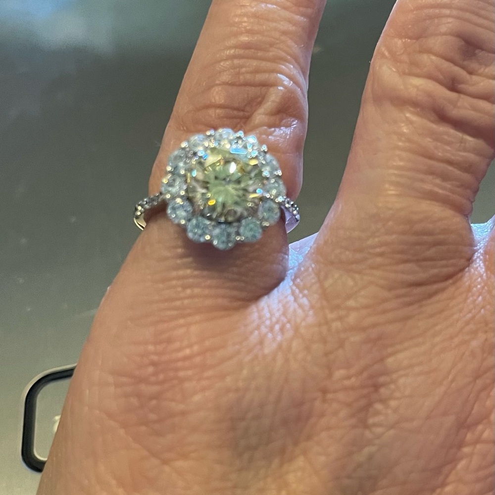 Bell Luce ring